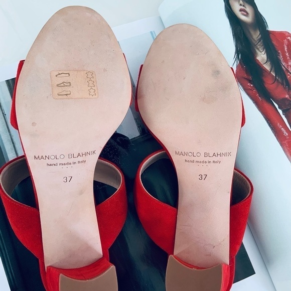 MANOLO BLAHNIK Khan Suede Block-Heel Sandals - Picture 8 of 9